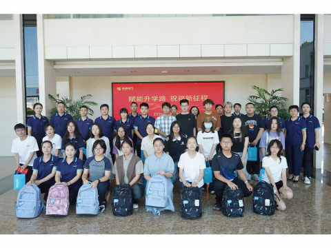 9888拉斯维加斯官网集团举办职工子女升学座谈会——30名“小威苗”喜领升学大礼包